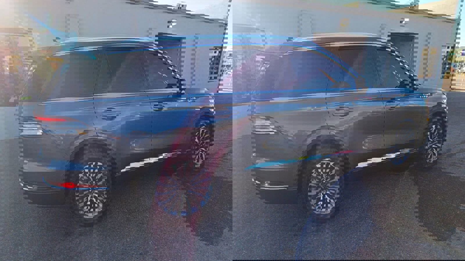 Used 2021 Lincoln Aviator Reserve w/ Equipment Group 201A image 8