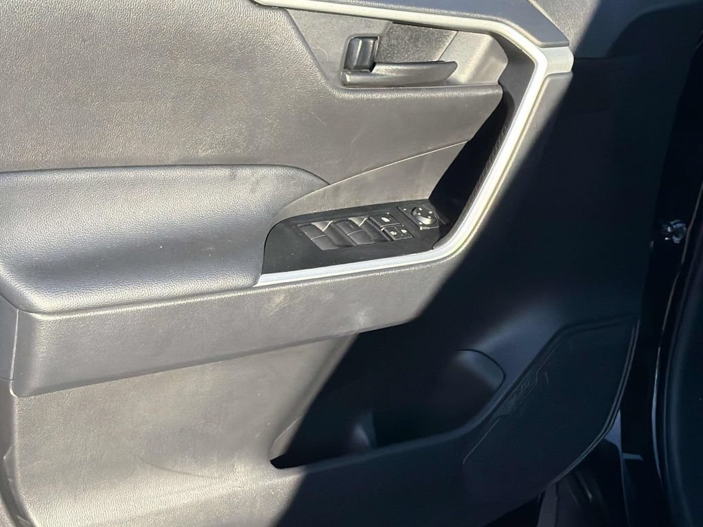 Certified 2025 Toyota RAV4 LE FWD image 24