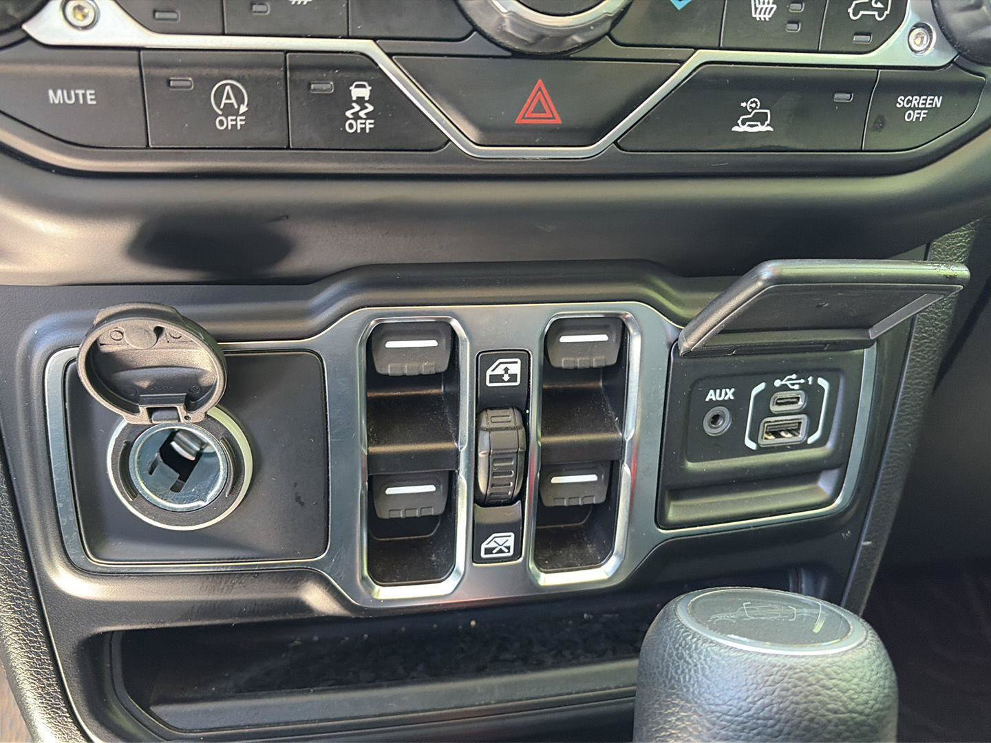 Used 2022 Jeep Gladiator Mojave AWD/4WD image 14