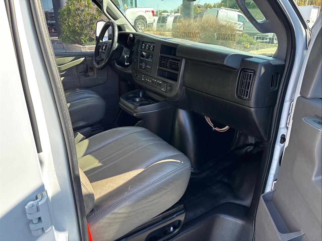 Used 2017 Chevrolet Express 2500 RWD image 16