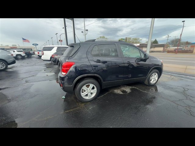 Certified 2022 Chevrolet Trax LT w/ LT Convenience Package image 8