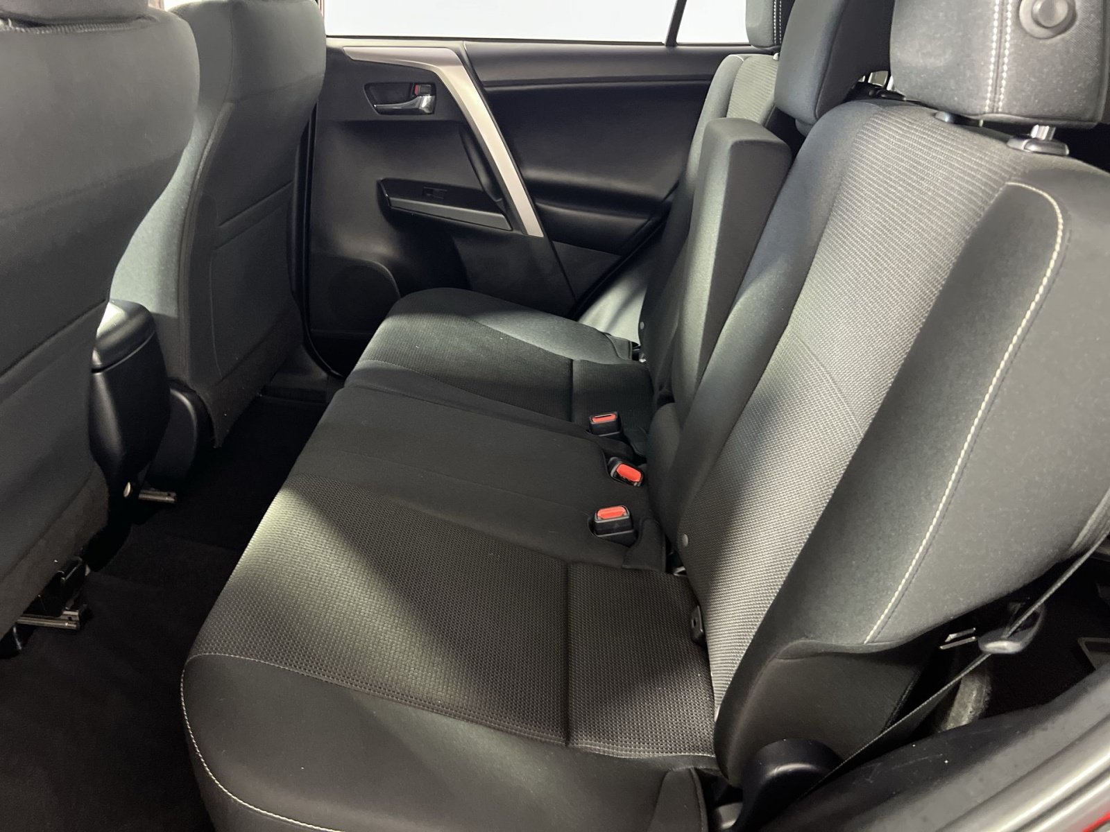 Used 2017 Toyota RAV4 XLE w/ Carpet Mat Package AWD/4WD image 25