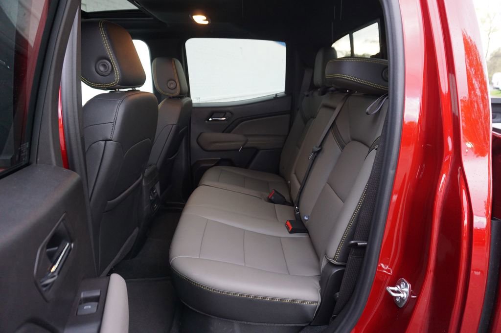 Used 2025 Chevrolet Colorado ZR2 w/ Technology Package AWD/4WD image 11