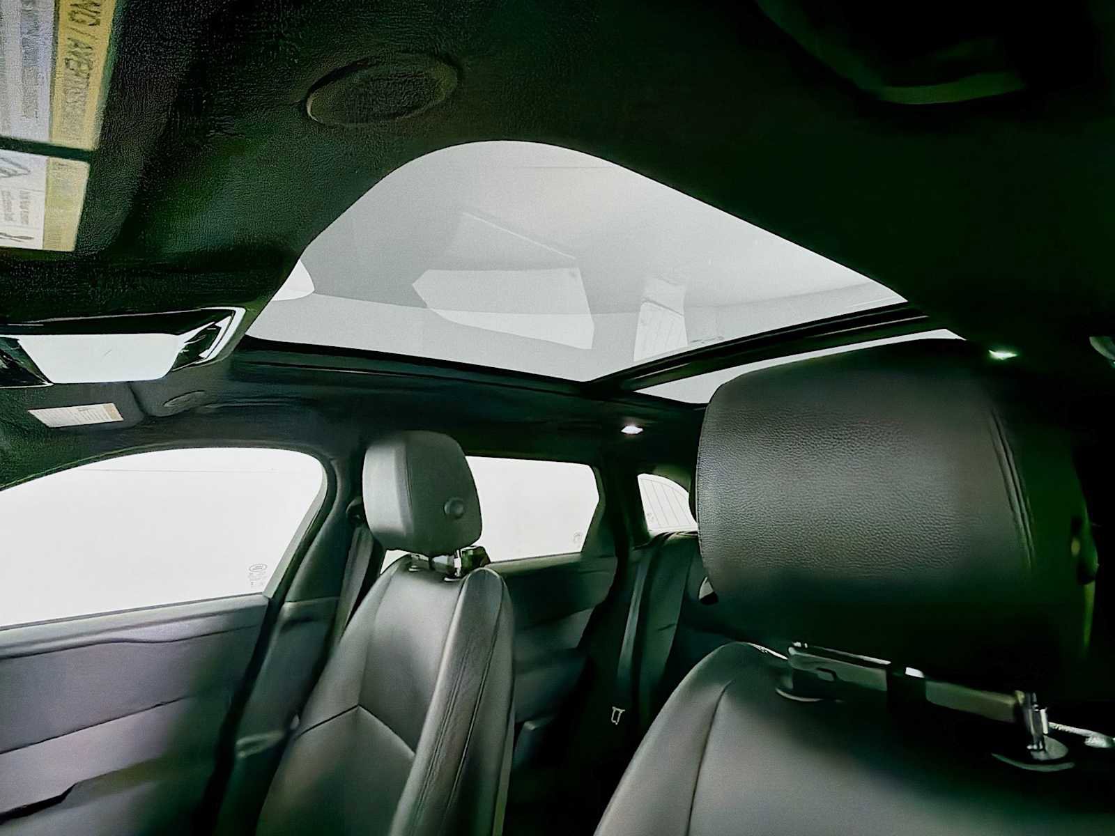 Certified 2025 Land Rover Range Rover Velar Dynamic SE image 13