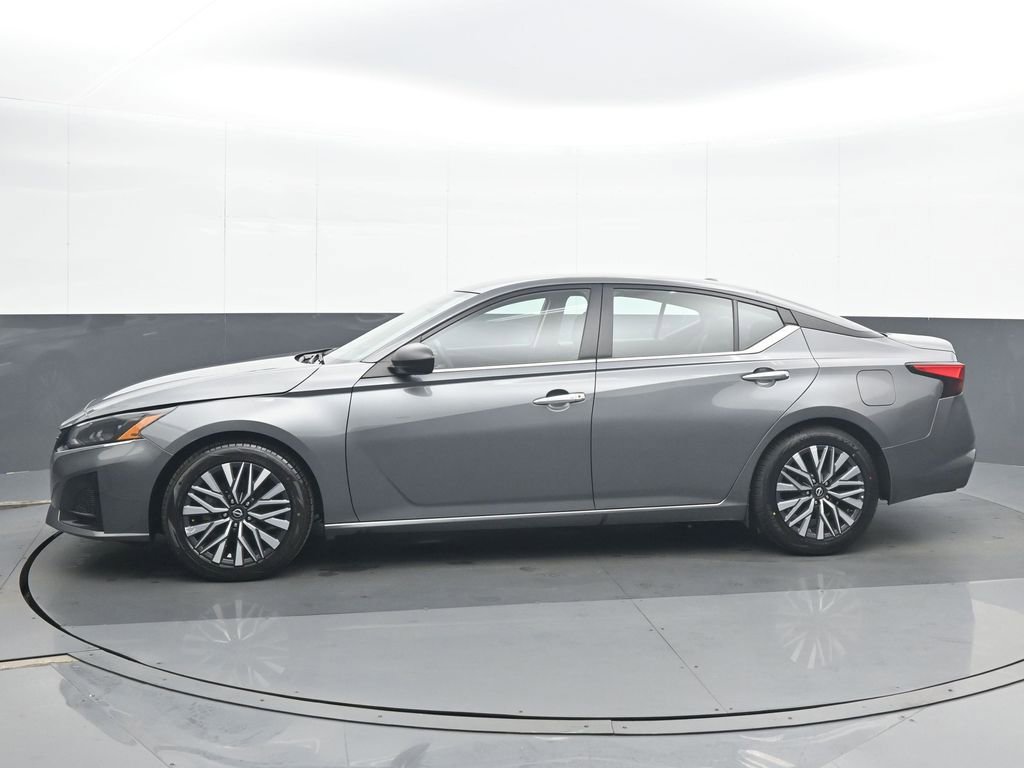 Used 2024 Nissan Altima 2.5 SV image 3