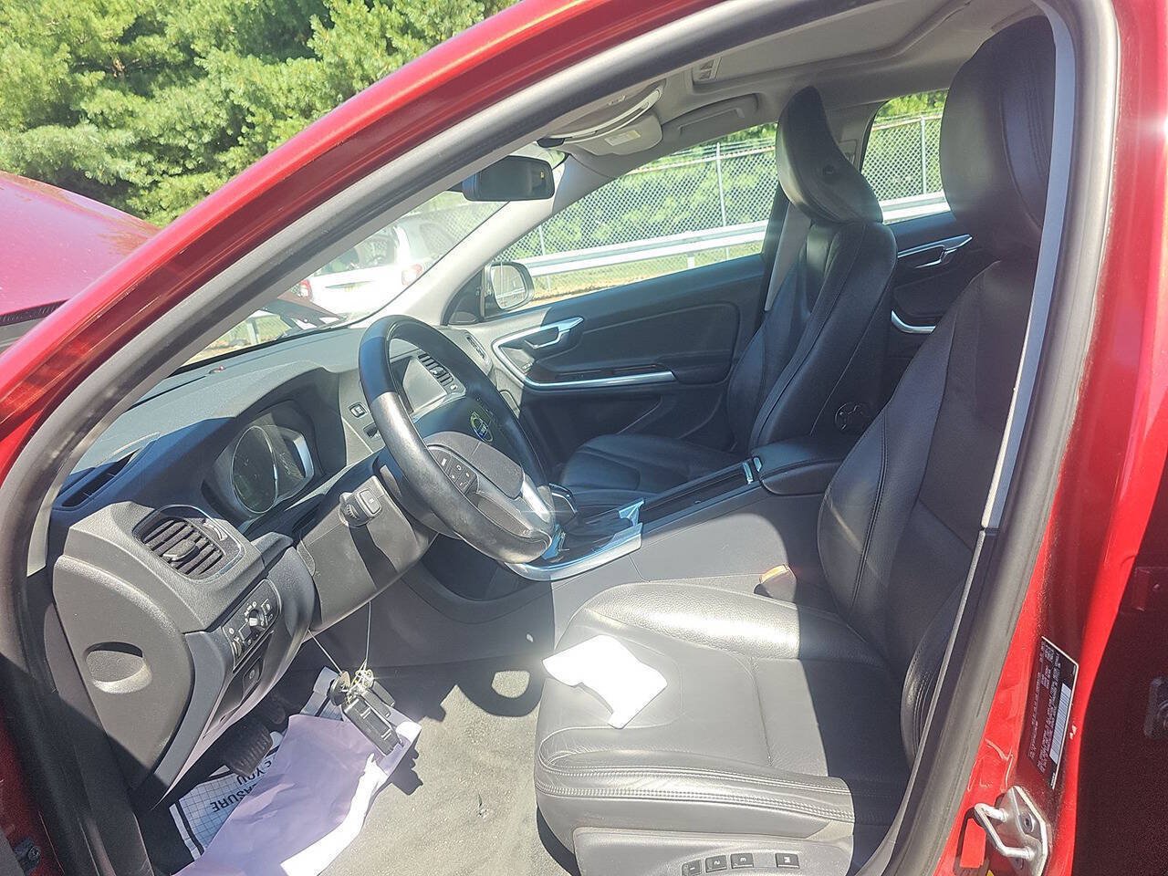 Used 2014 Volvo S60 T5 w/ Climate Package FWD image 5