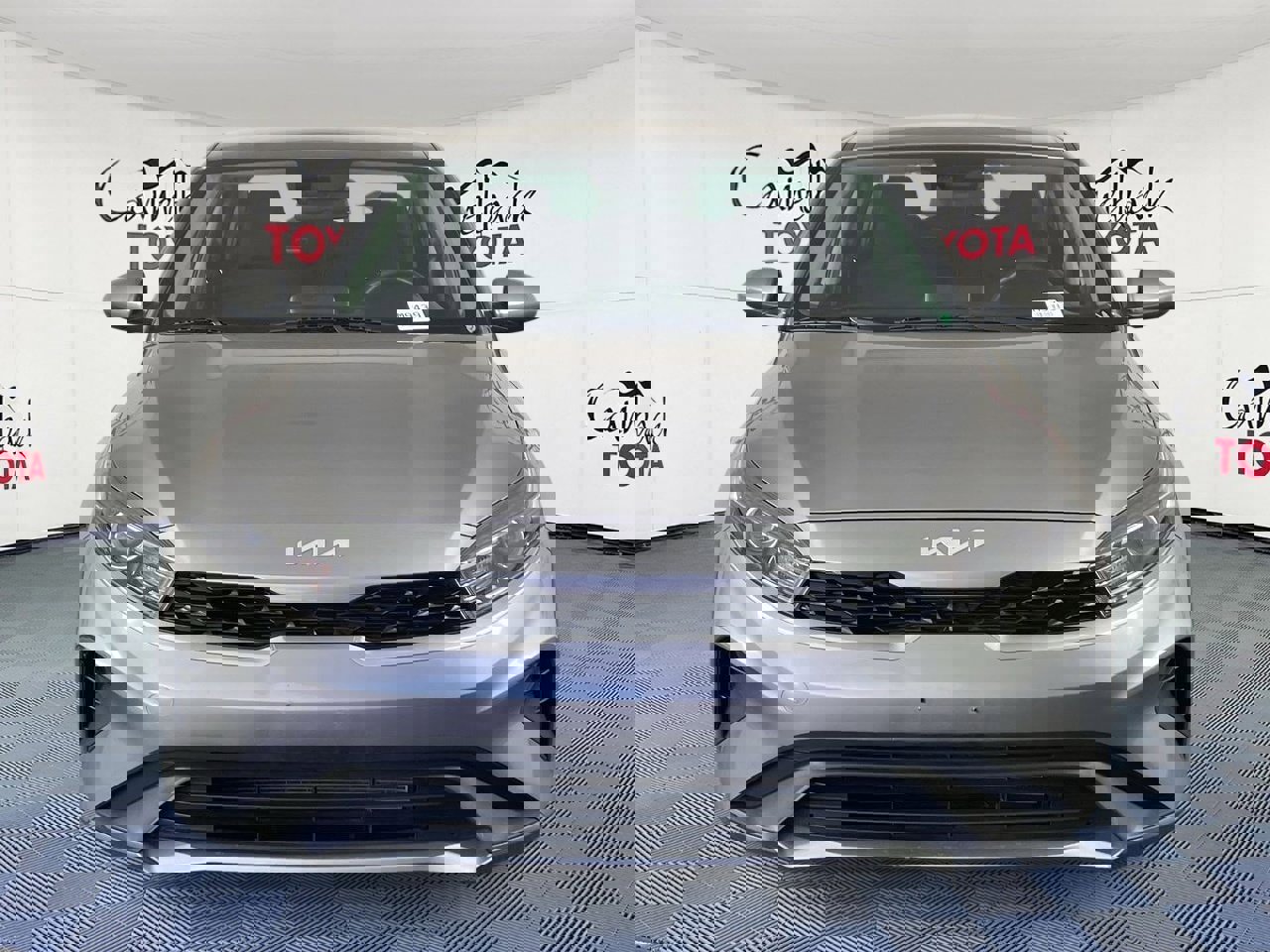 Used 2023 Kia Forte LXS image 2