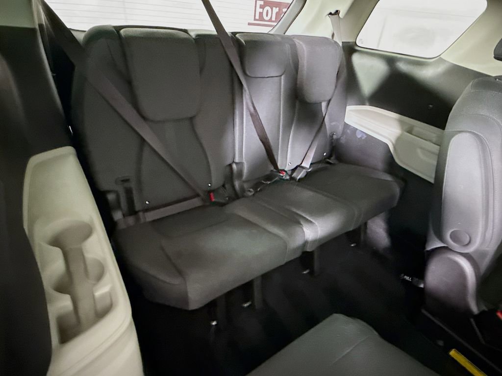 Used 2022 Kia Carnival LX image 29