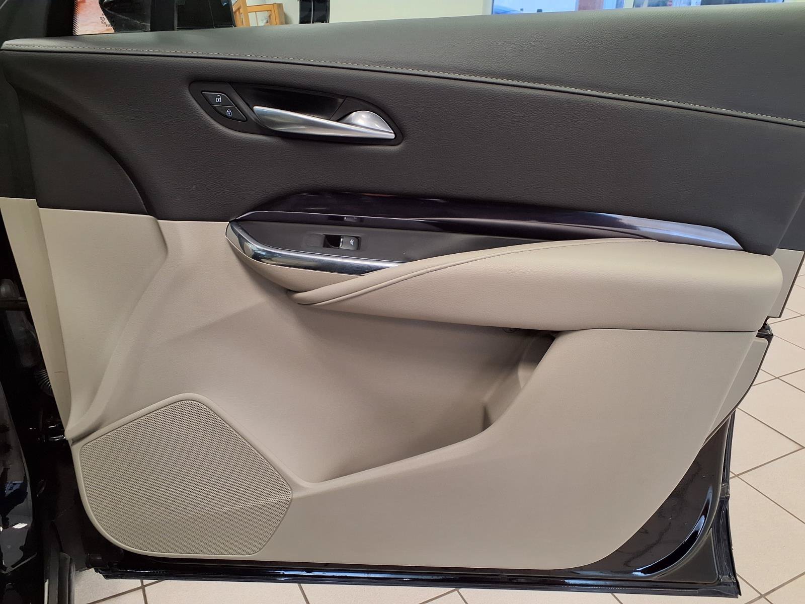 Certified 2023 Cadillac XT4 Luxury w/ Cold Weather Package AWD/4WD image 12