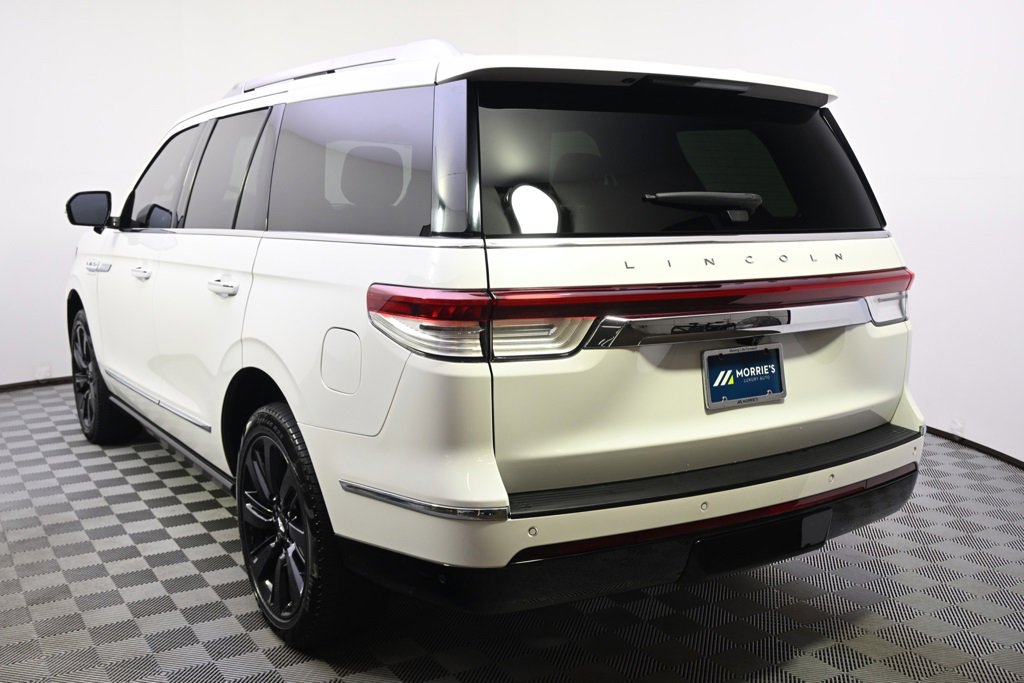 Used 2024 Lincoln Navigator Reserve image 3
