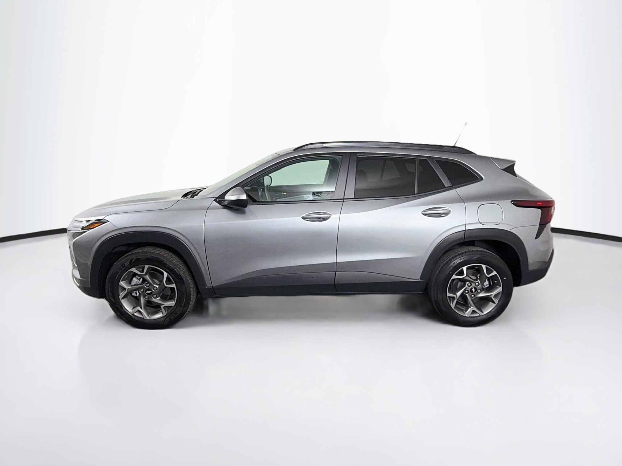 Used 2025 Chevrolet Trax LT FWD image 4