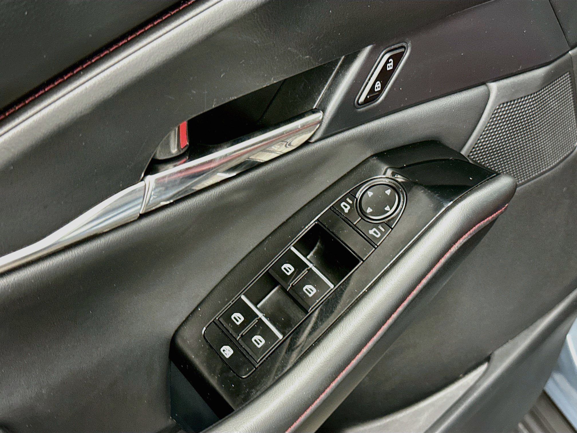 Used 2025 MAZDA CX-30 AWD 2.5 S w/ Preferred Package image 15