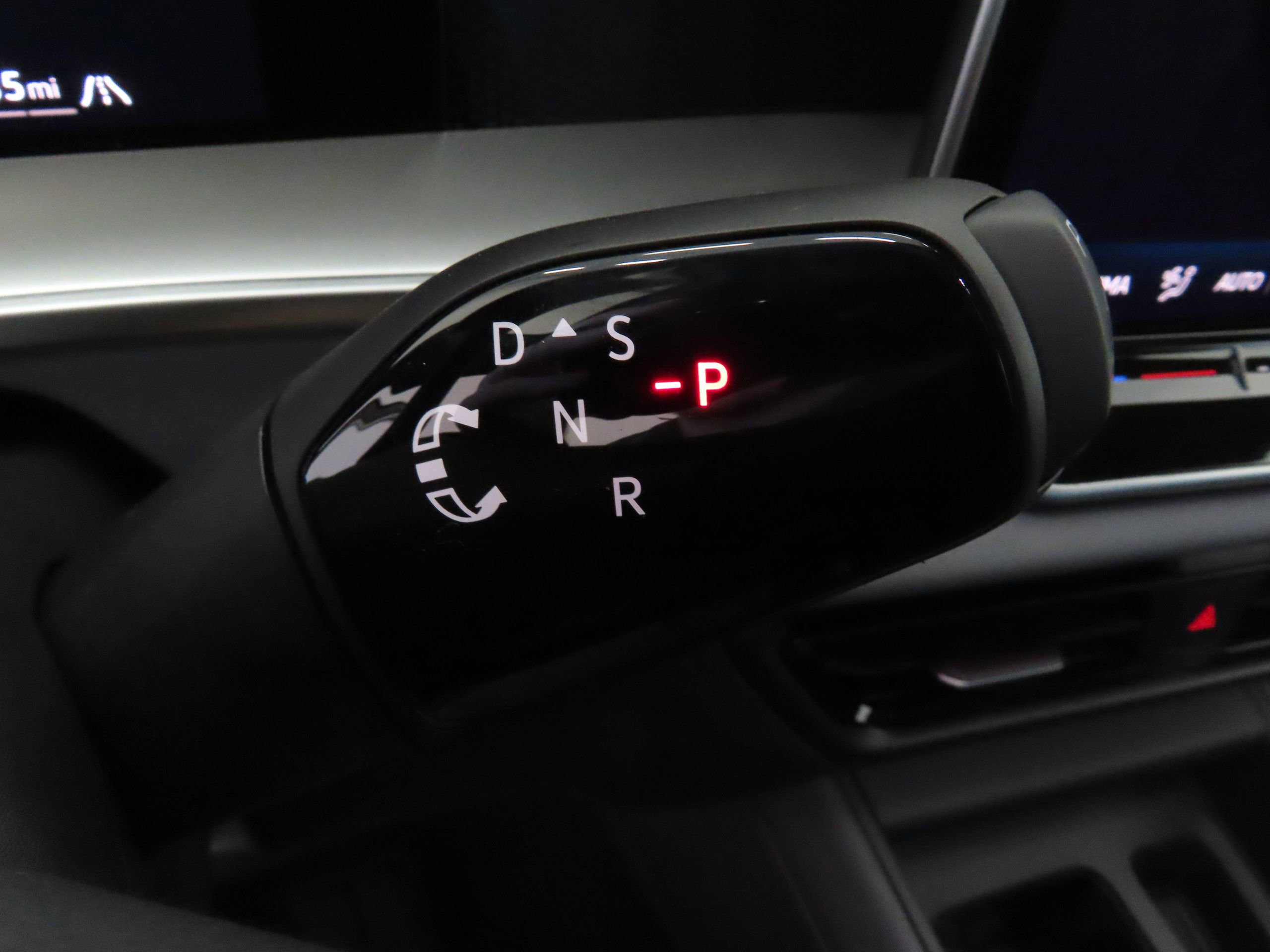 New 2026 Volkswagen Tiguan SE R-Line AWD/4WD image 14