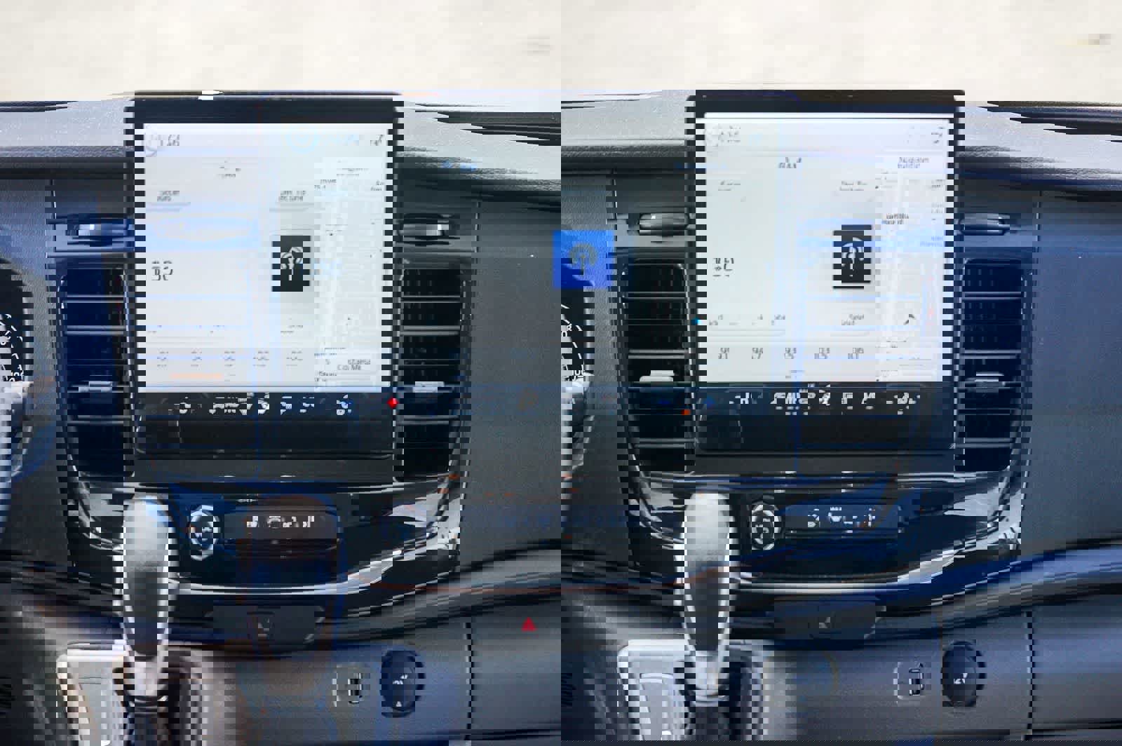 Used 2023 Ford Transit 350 XLT image 13