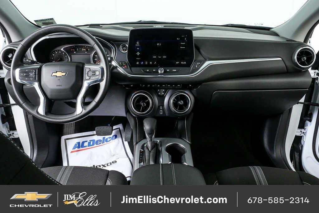 Certified 2025 Chevrolet Blazer LT FWD image 17