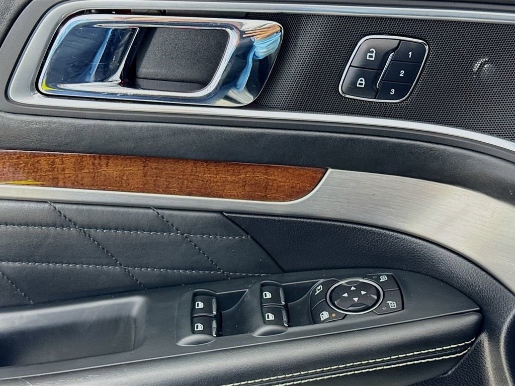 Used 2016 Ford Explorer Platinum image 21