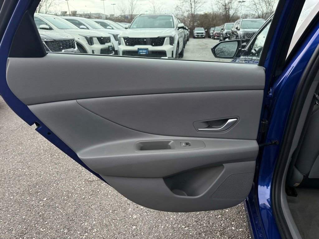 Used 2024 Hyundai Elantra SE image 8