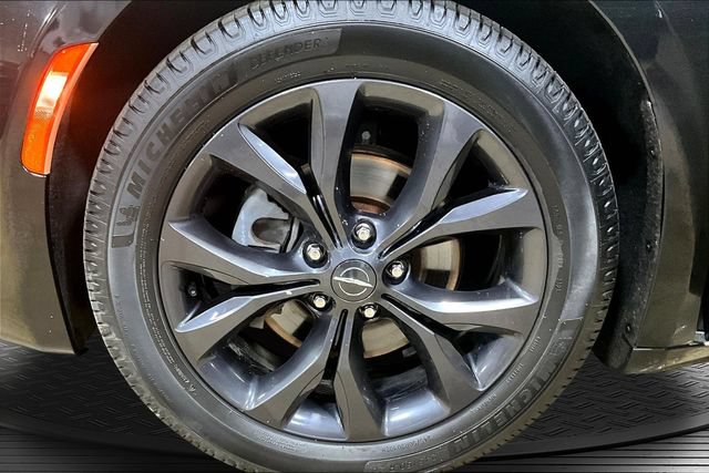 Used 2020 Chrysler Pacifica Touring-L Plus w/ S Appearance Package FWD image 31