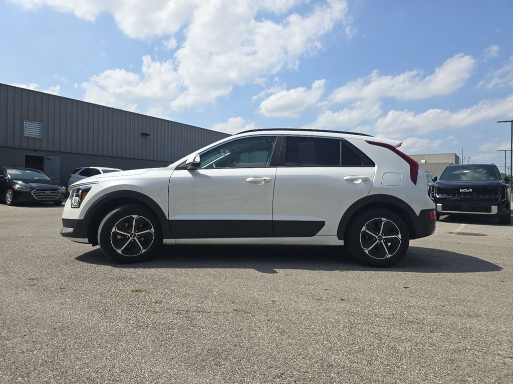 Used 2023 Kia Niro EX FWD image 14