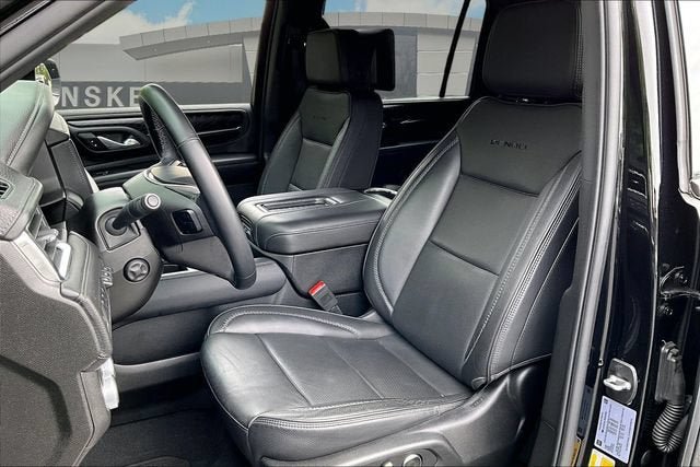 Used 2024 GMC Yukon XL Denali AWD/4WD image 26