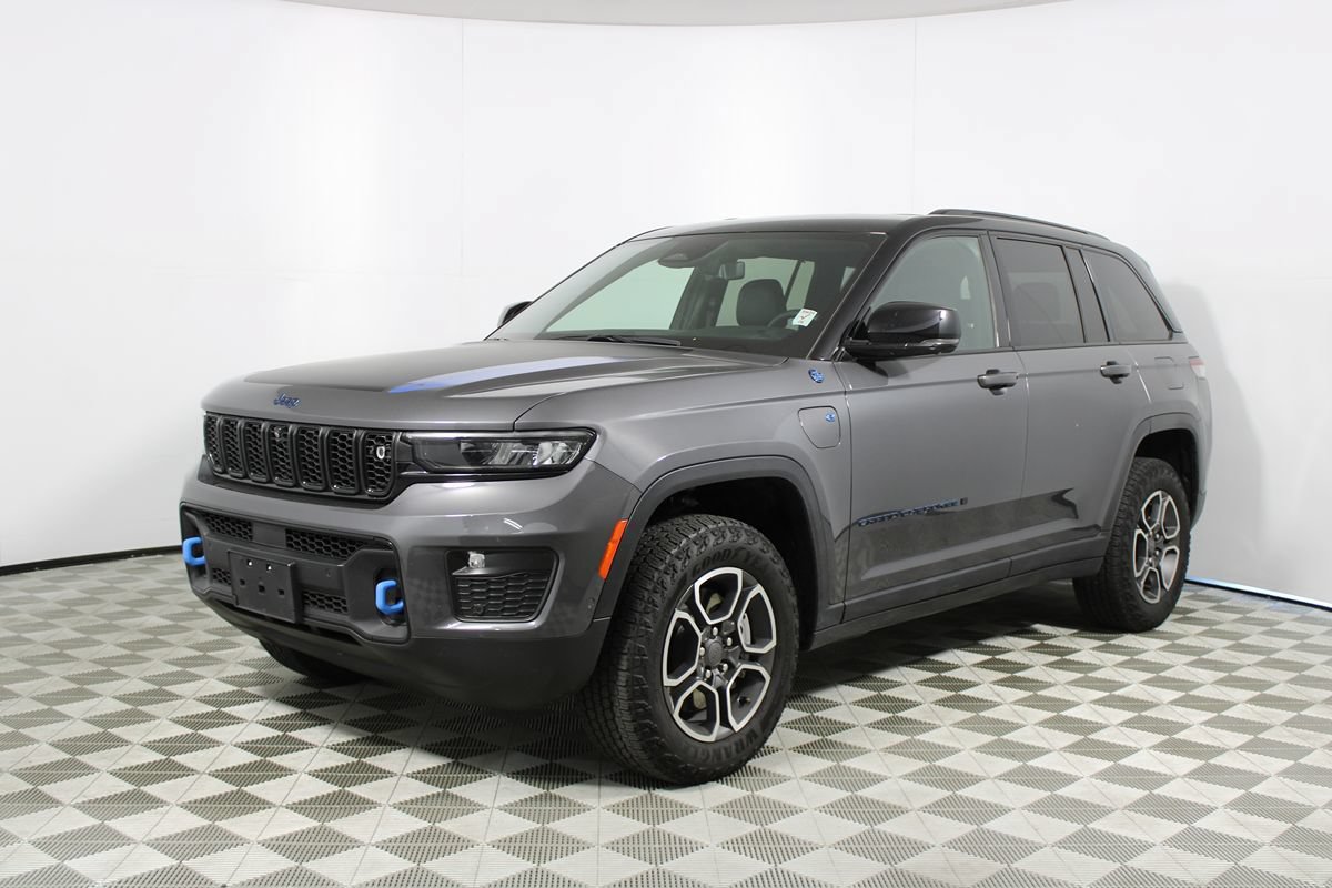 Used 2022 Jeep Grand Cherokee Trailhawk w/ Advanced Protech Group II AWD/4WD image 3