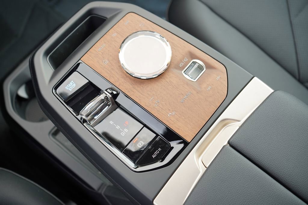 New 2026 BMW iX xDrive45 w/ Executive Package image 18