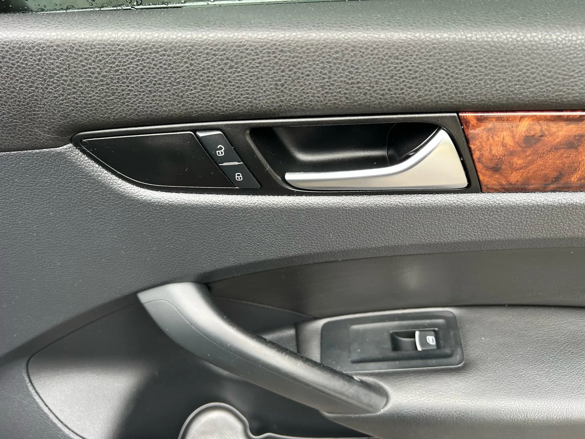 Used 2013 Volkswagen Passat 2.5 SEL Premium image 26