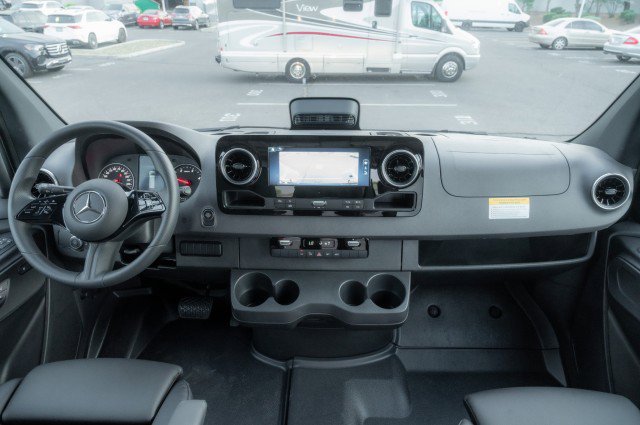 Used 2025 Mercedes-Benz Sprinter 2500 image 16