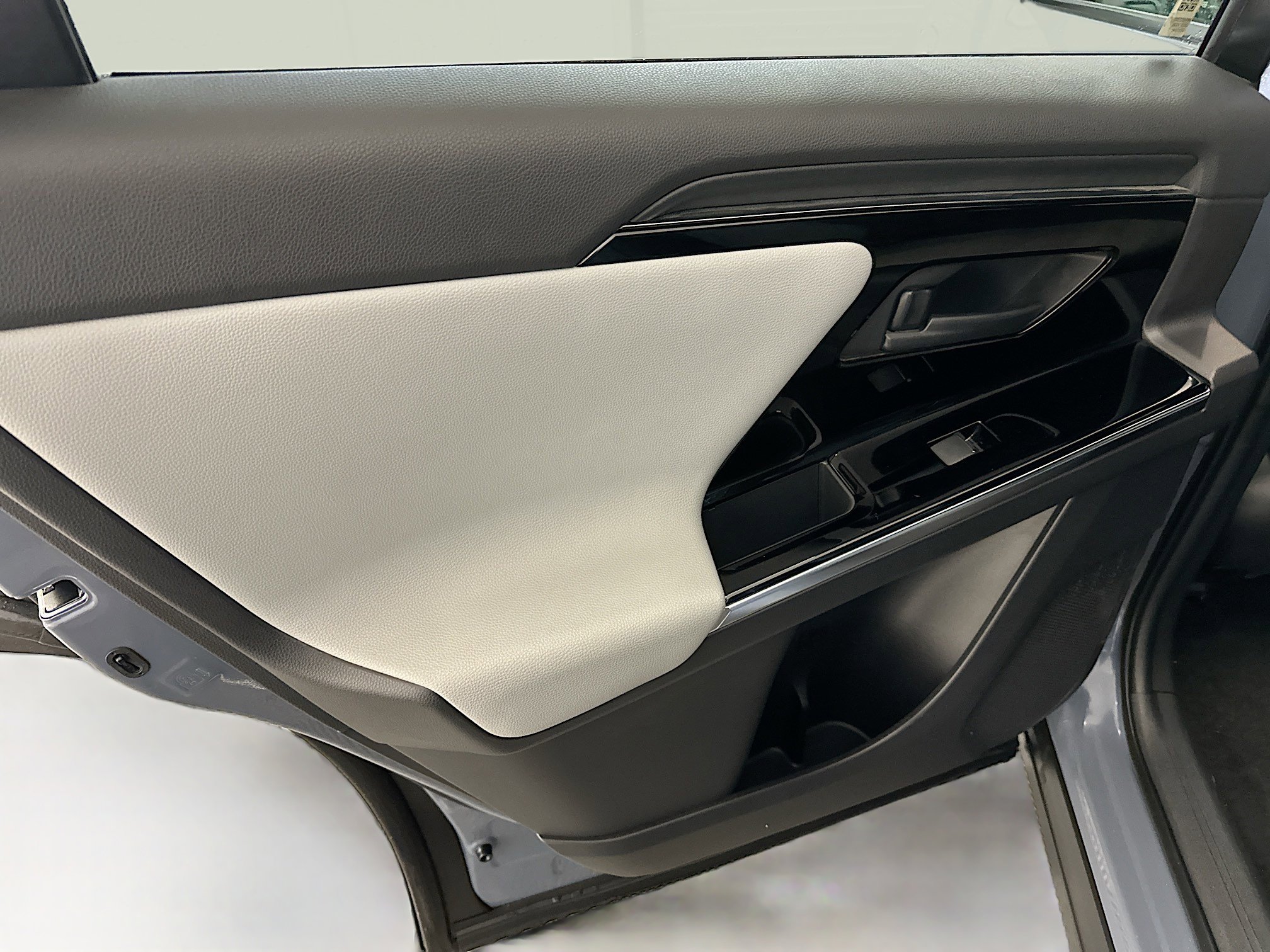 Used 2023 Subaru Solterra AWD image 28