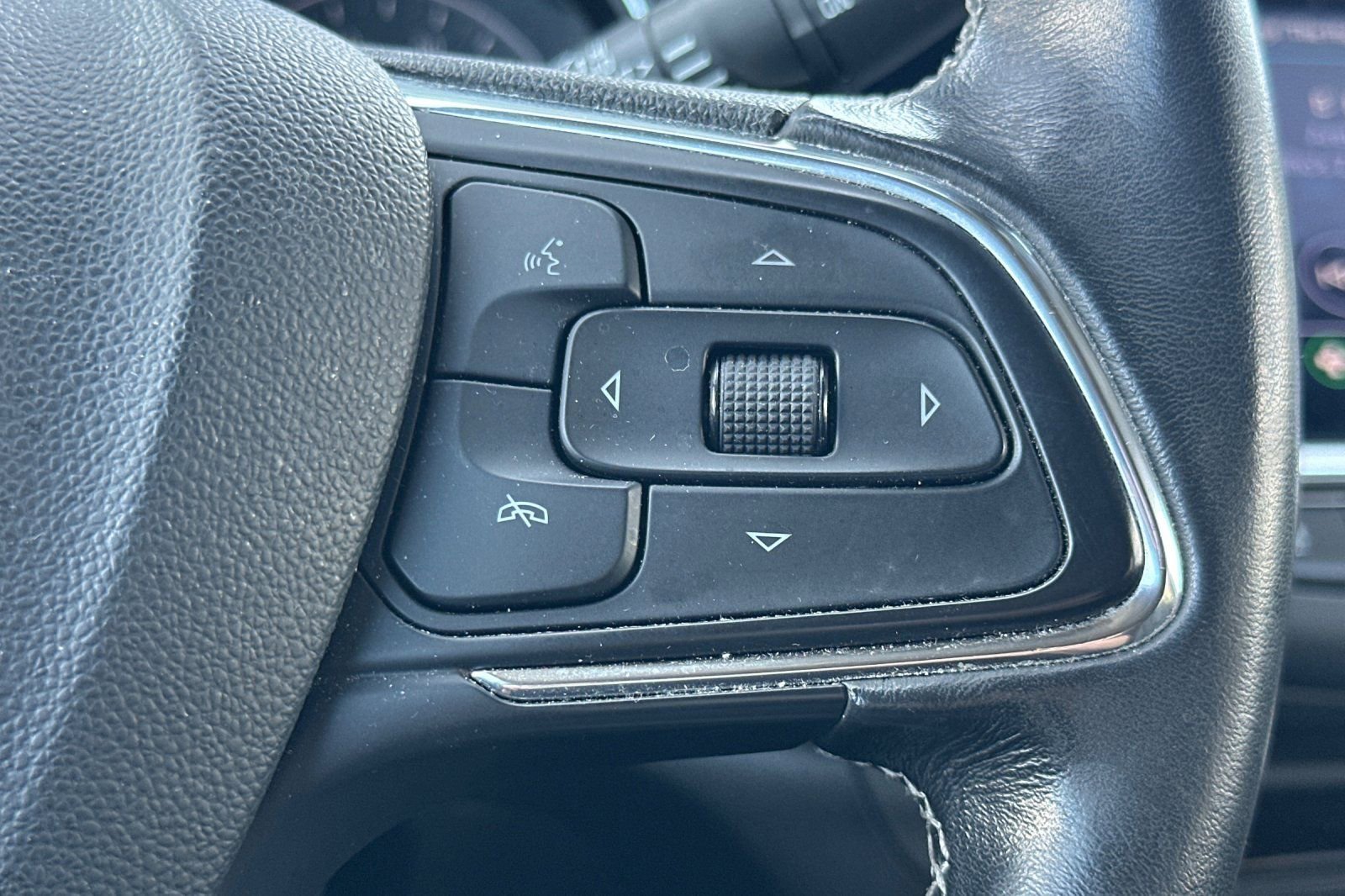 Used 2023 Buick Encore GX Preferred w/ Cold Weather Comfort Package FWD image 35