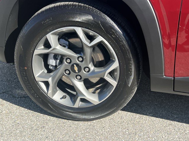 Used 2025 Chevrolet Trax LT w/ LT Convenience Package image 32