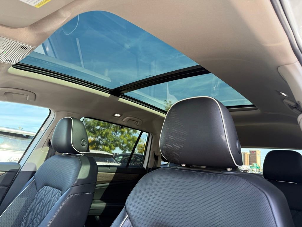 Used 2025 Volkswagen Atlas SEL Premium R-Line image 8