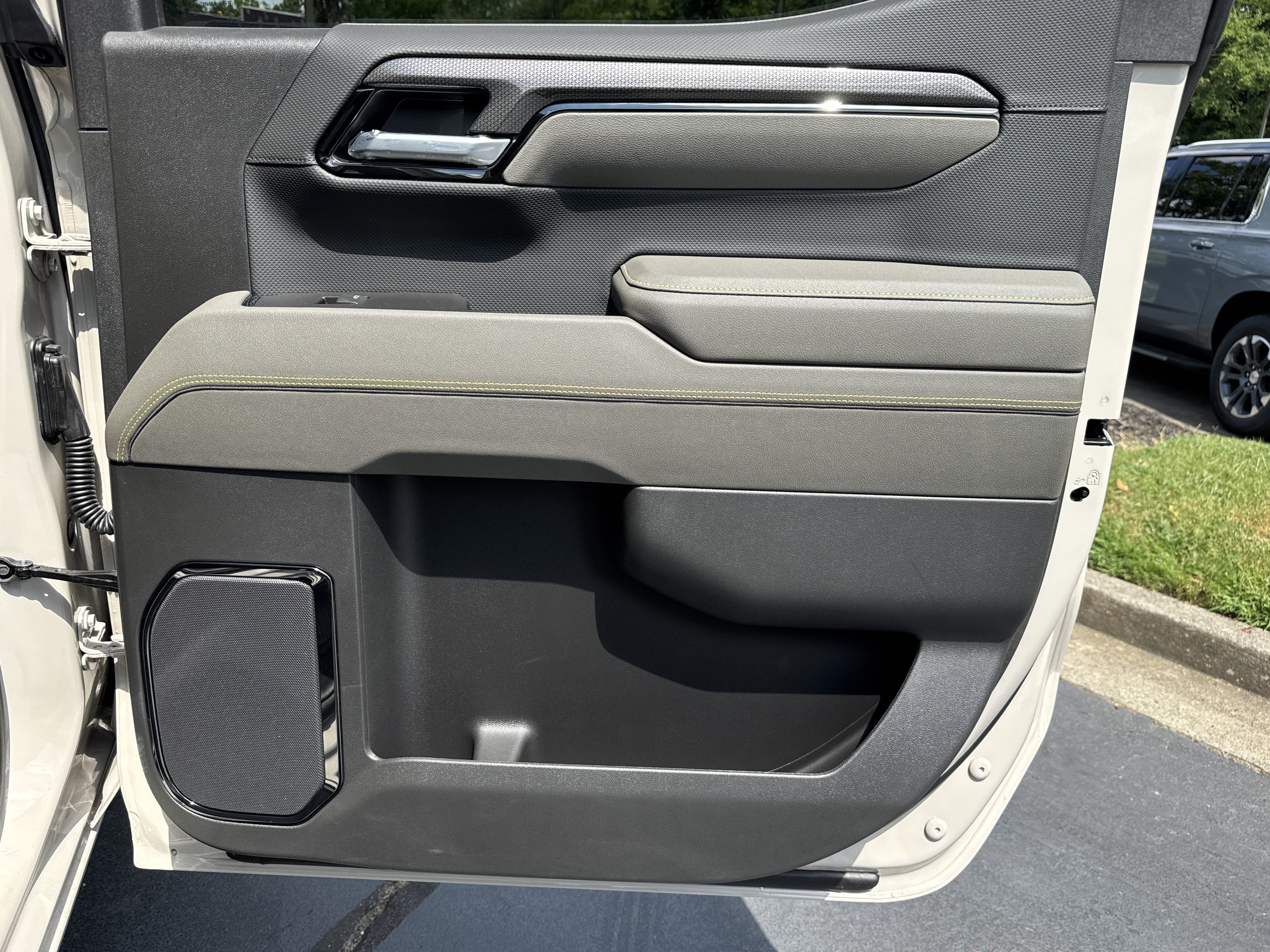 New 2026 Chevrolet Silverado 1500 ZR2 w/ LPO, Dark Essentials Package AWD/4WD image 17