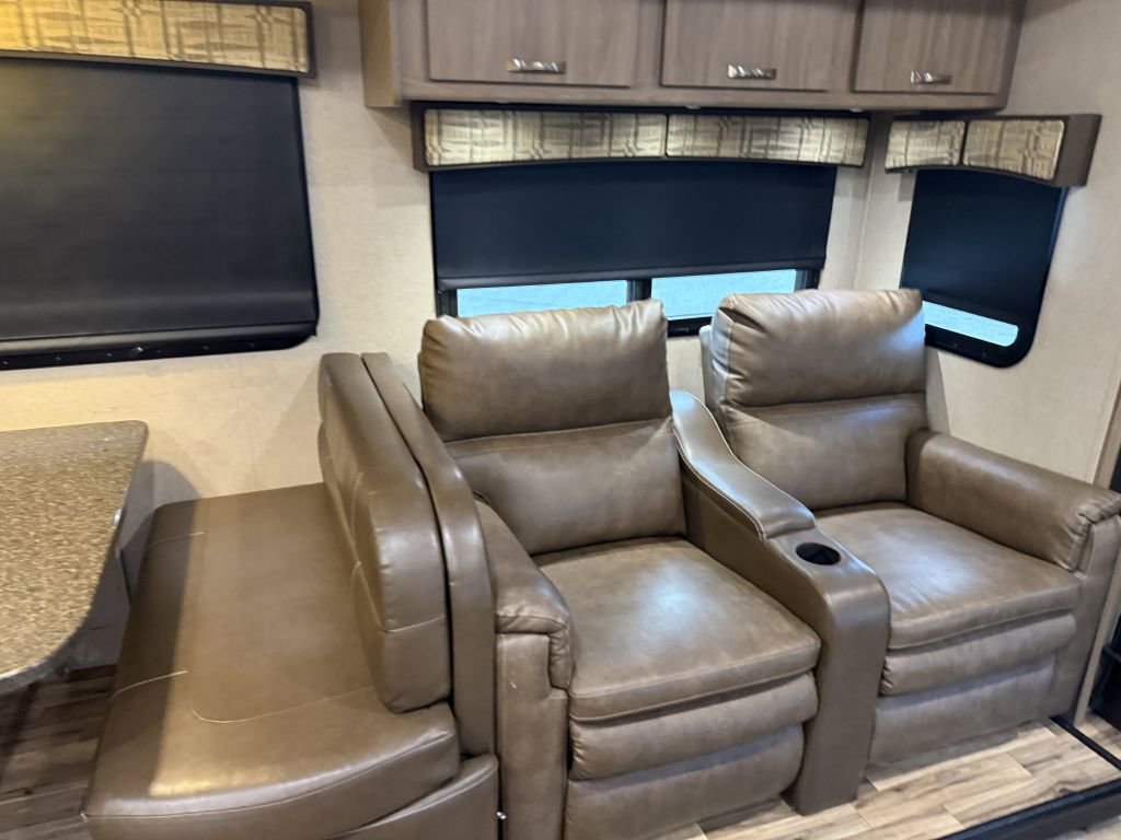 Used 2017 Ford E-450 and Econoline 450 Super Duty w/ Motorhome Prep Package RWD image 59