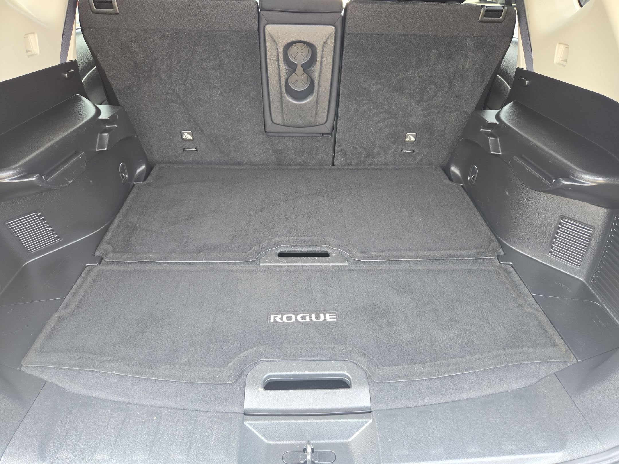 Used 2020 Nissan Rogue SV FWD image 25