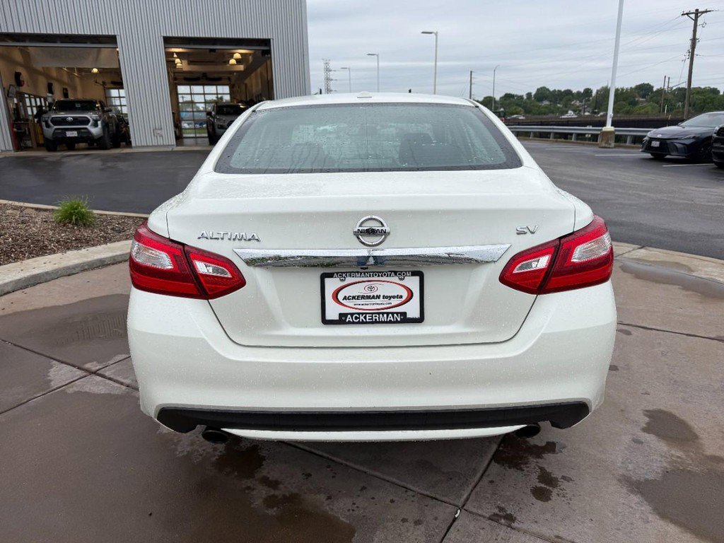 Used 2017 Nissan Altima 2.5 SV w/ Convenience Package FWD image 11