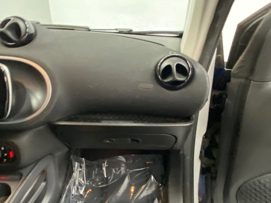 Used 2017 smart fortwo Prime RWD image 26