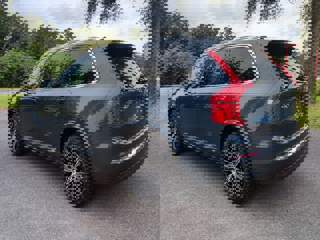 New 2025 Volvo XC90 T8 Plus w/ Protection Package Premier image 6