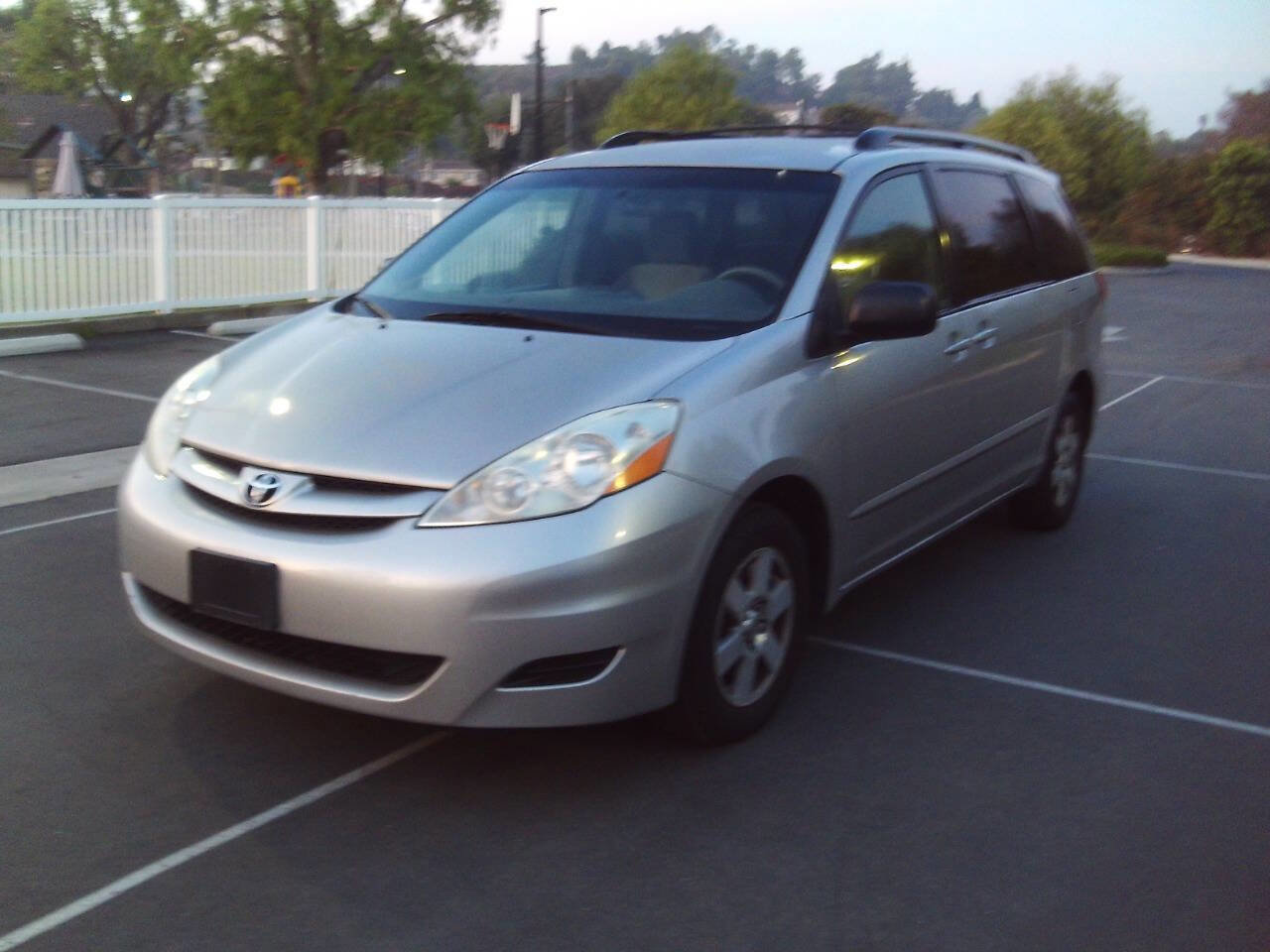 Used 2004 Toyota Sienna XLE FWD image 3