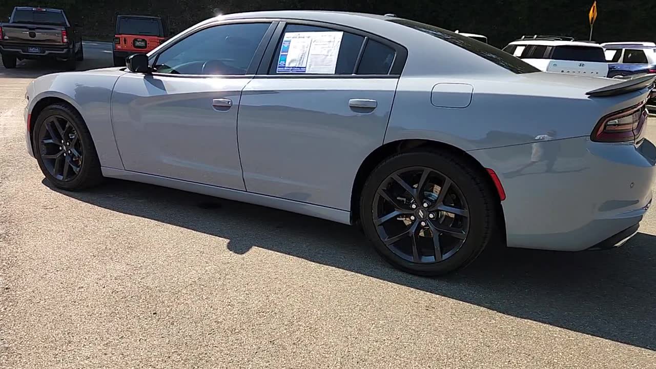 Used 2020 Dodge Charger SXT w/ Blacktop Package RWD image 4