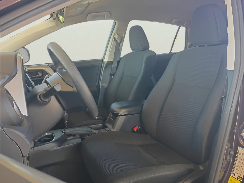 Used 2018 Toyota RAV4 LE FWD image 14