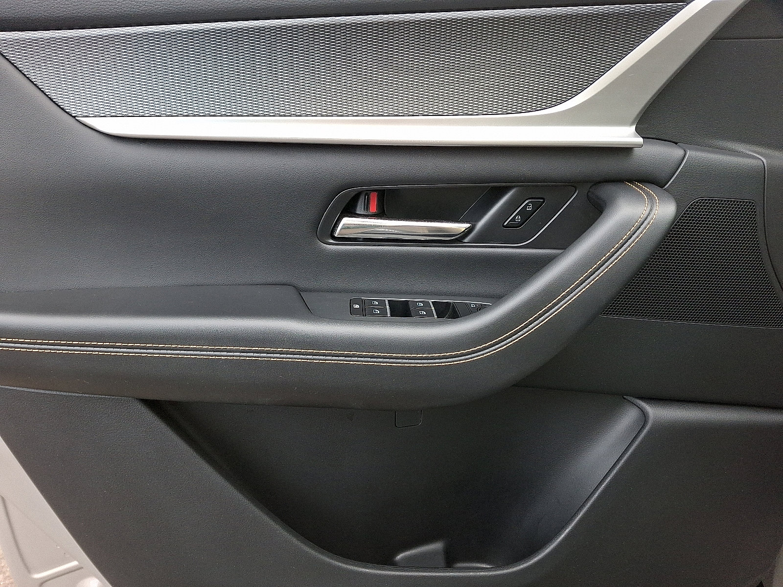 Certified 2024 MAZDA CX-90 Plug-In Hybrid w/ Premium Pkg image 15