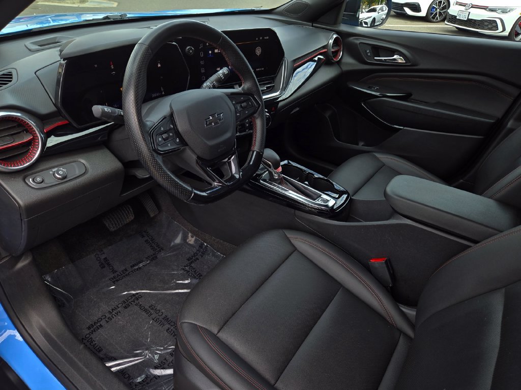 Used 2024 Chevrolet Trax RS w/ Sunroof Package FWD image 10