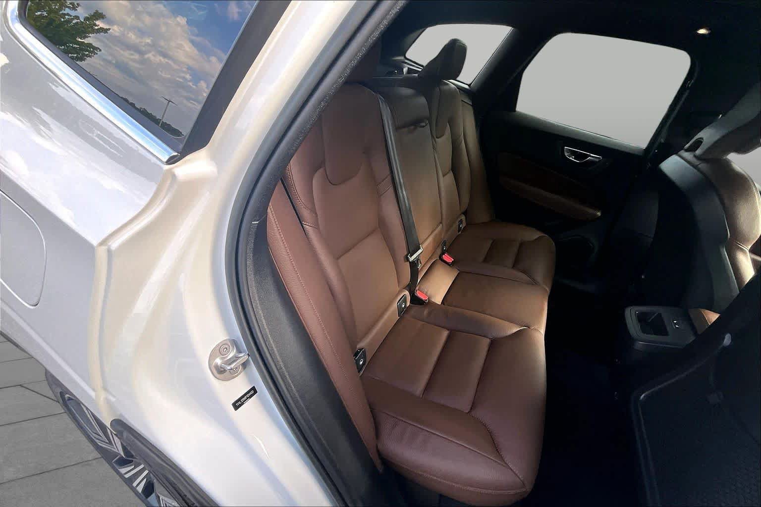 Used 2023 Volvo XC60 B5 Plus w/ Climate Package AWD/4WD image 19