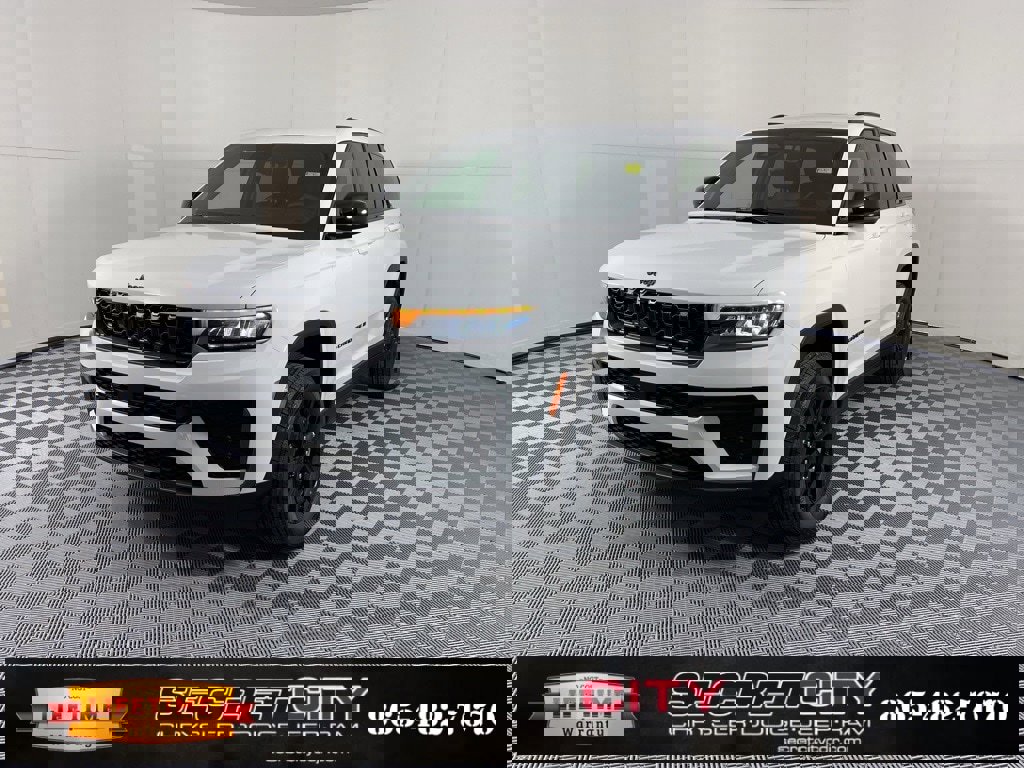 New 2026 Jeep Grand Cherokee Altitude image 3