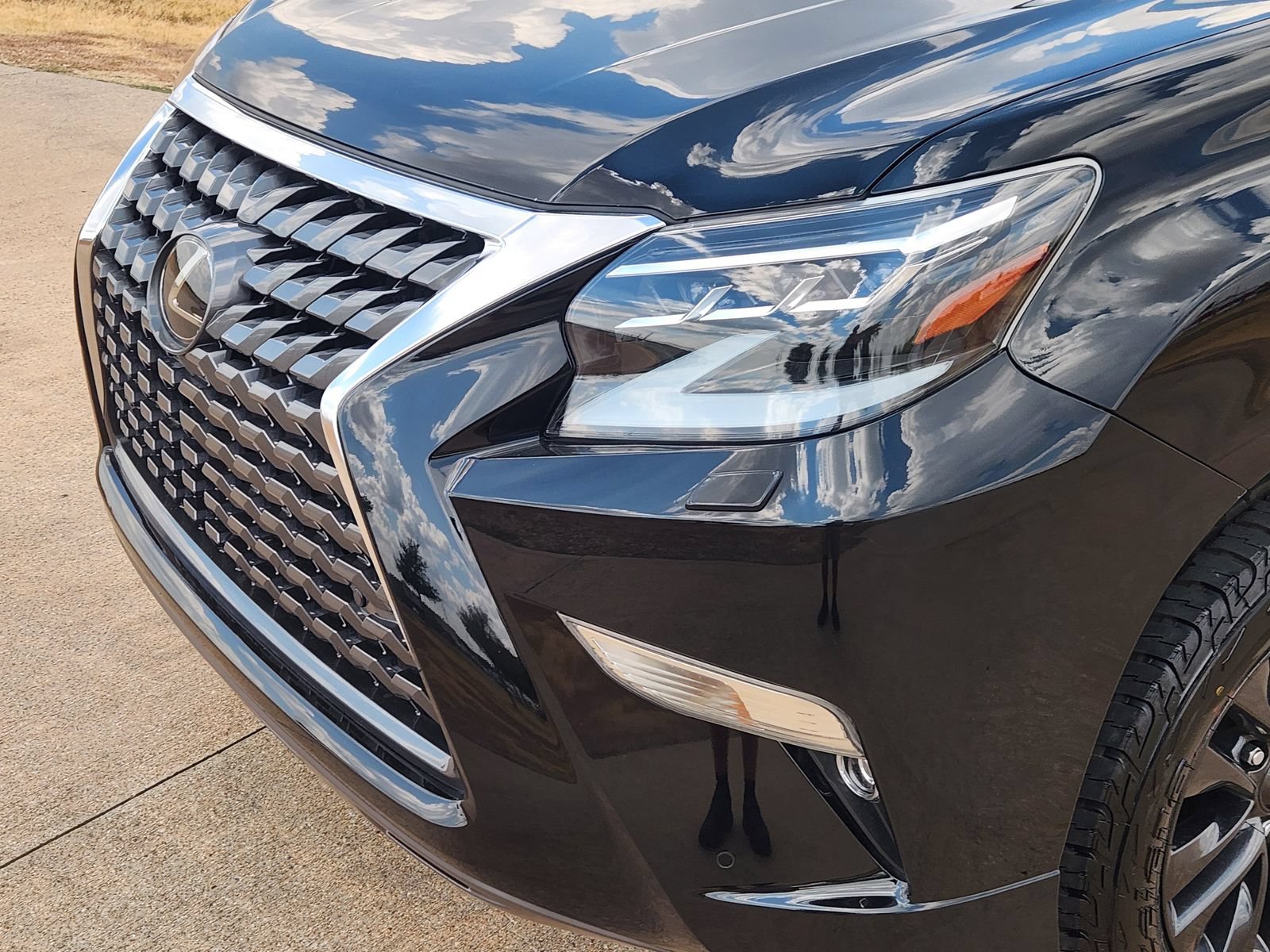 Used 2023 Lexus GX 460 Premium w/ Premium Package AWD/4WD image 10
