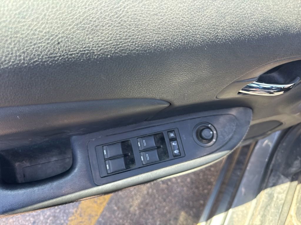 Used 2013 Chrysler 200 Limited FWD image 19