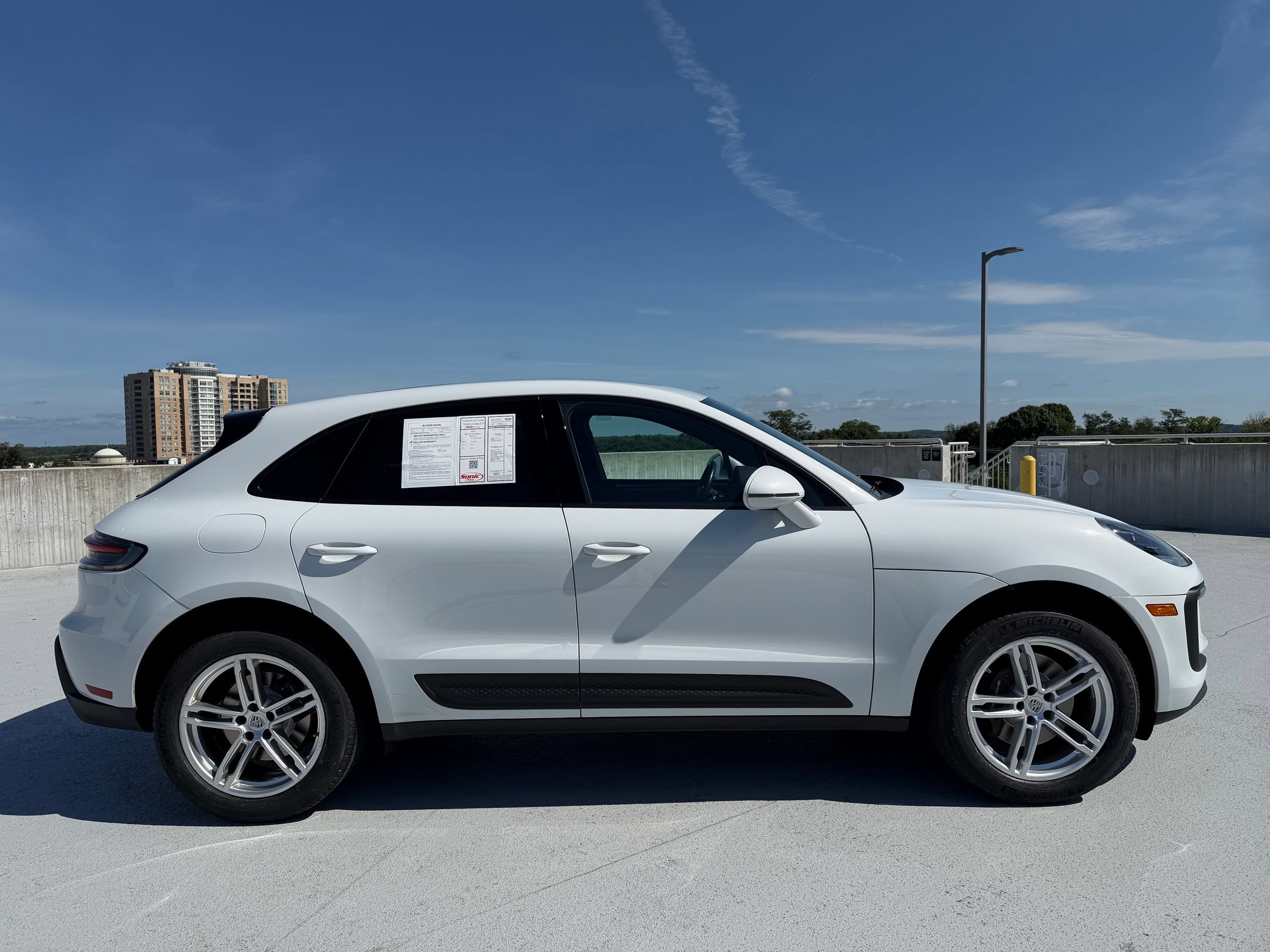 Certified 2023 Porsche Macan AWD/4WD image 8