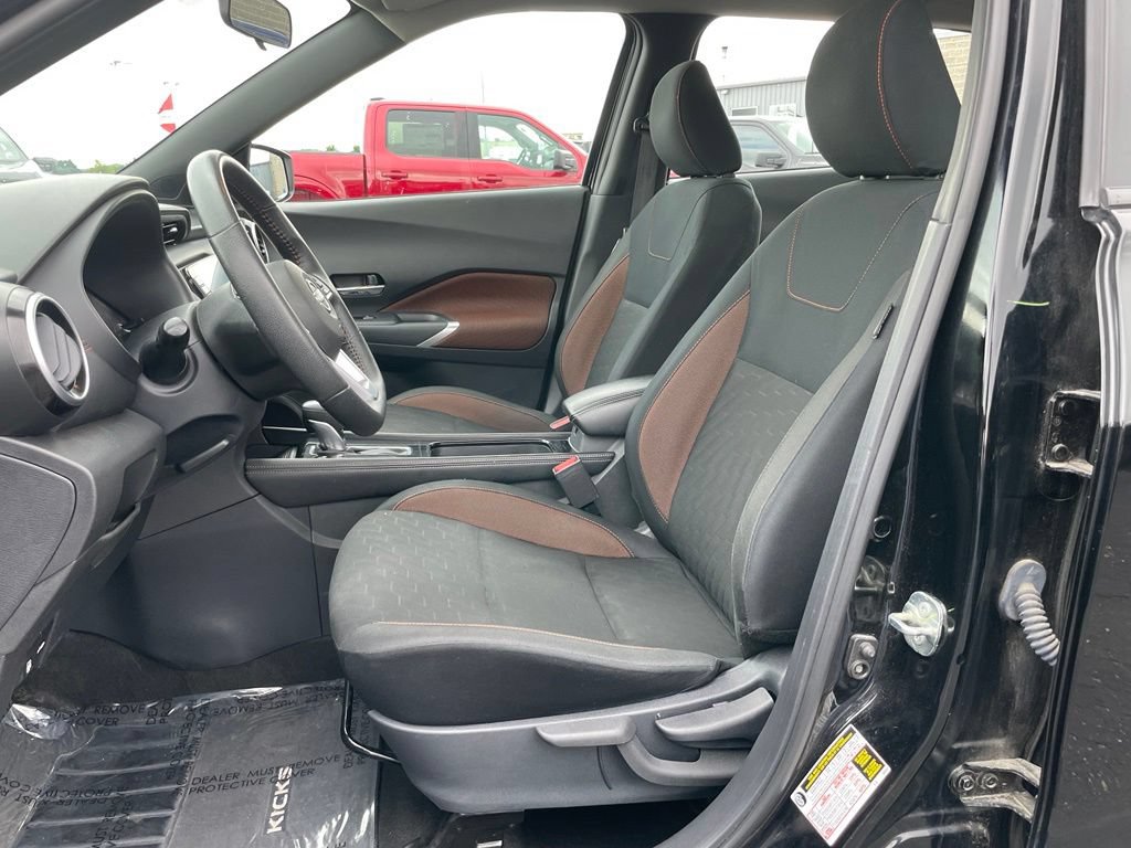 Used 2024 Nissan Kicks SR FWD image 7