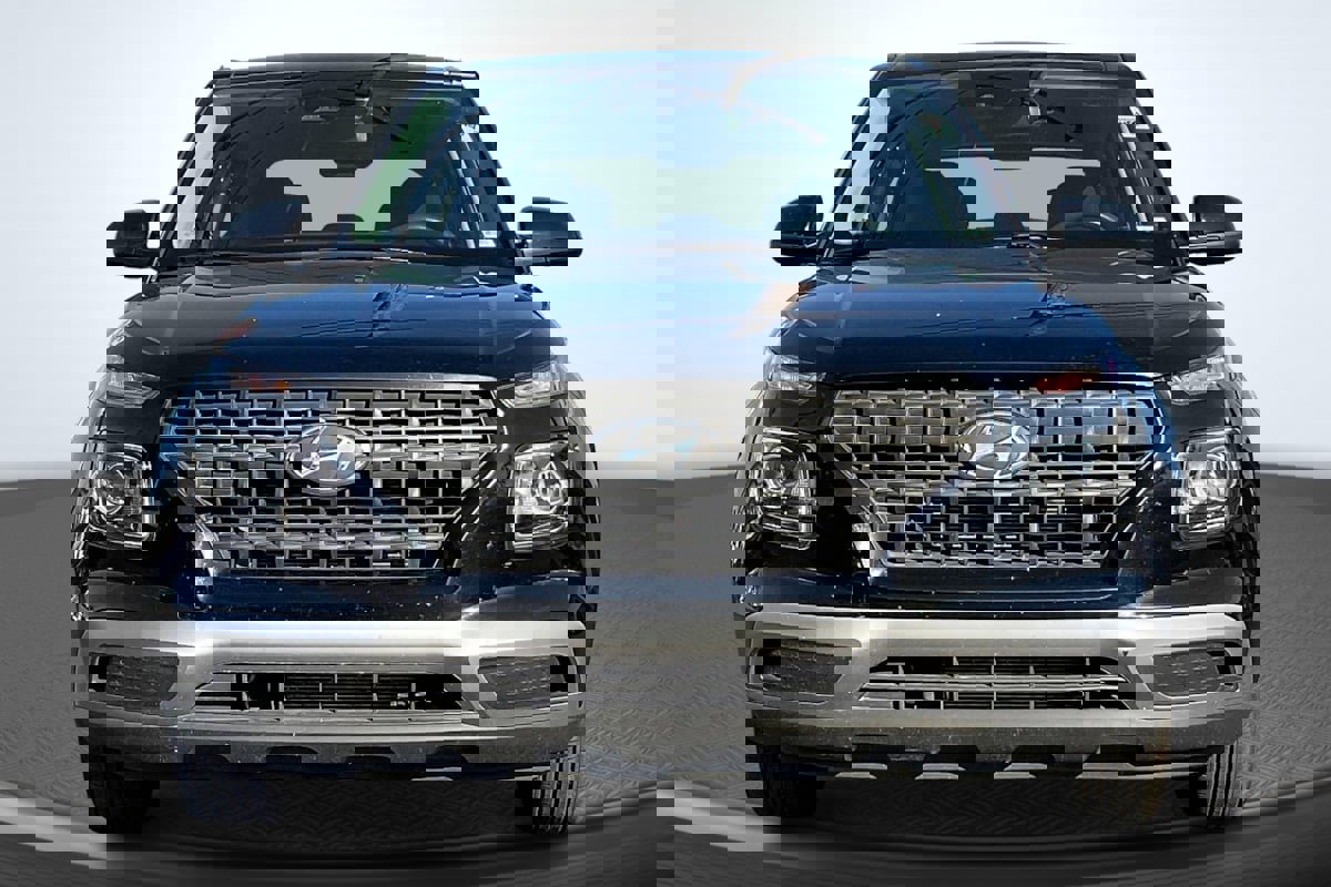 Used 2024 Hyundai Venue SE image 3